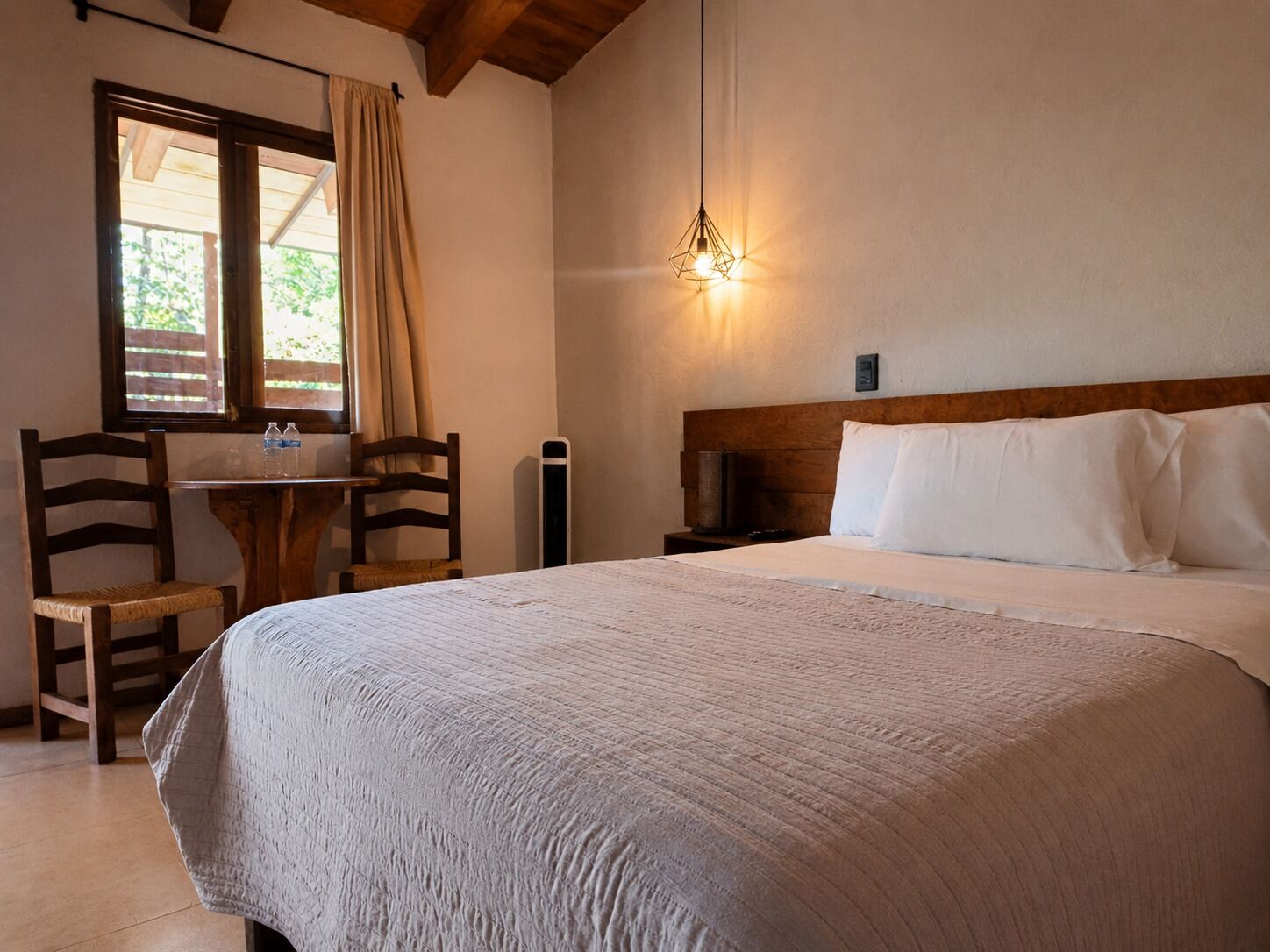 Habitación Estándar — techo de vigas de madera